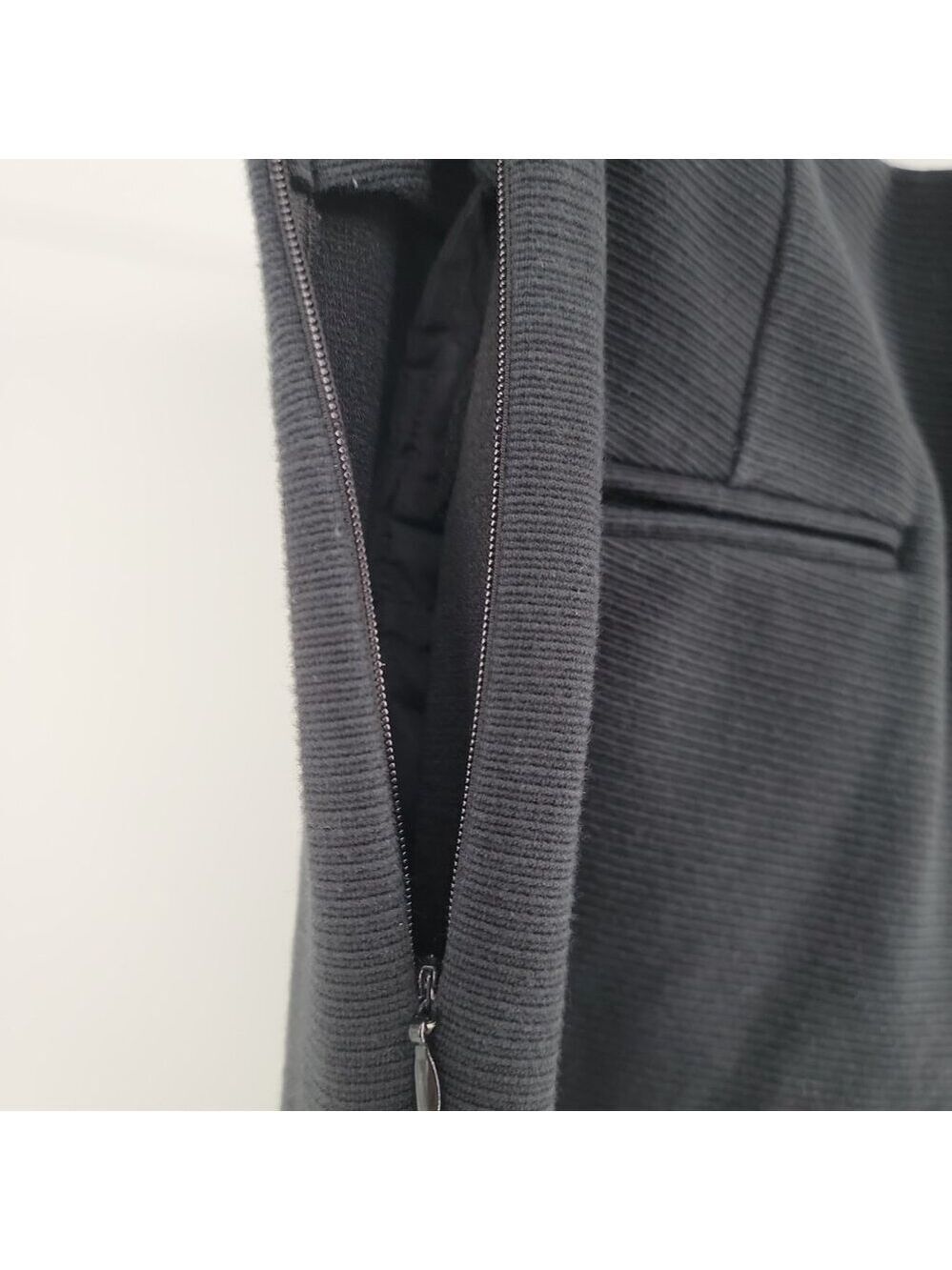 Ann Taylor Ribbed Ponte Knit Pants Black Side Zip Button Cuff Detail Size 4 - Picture 9 of 13
